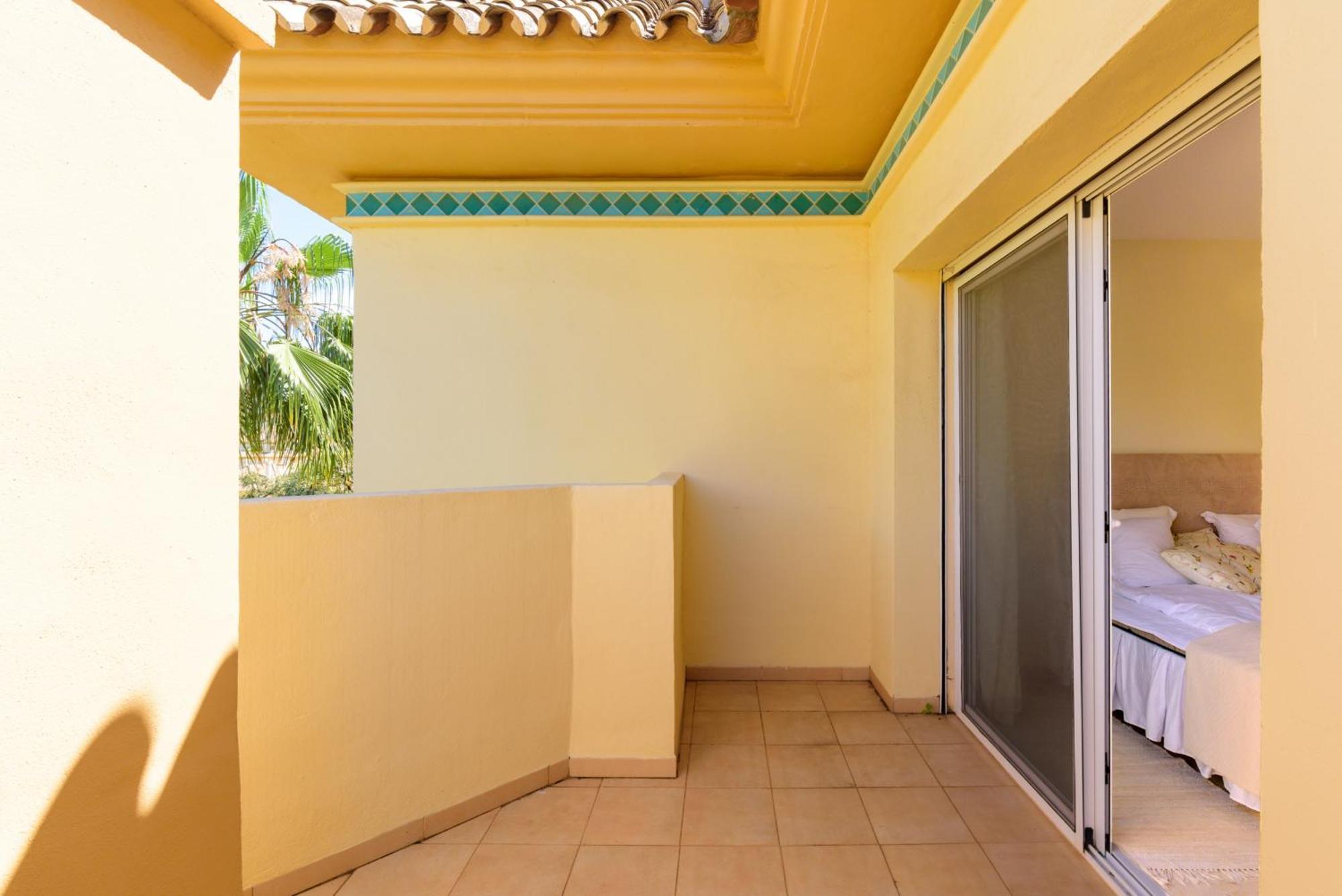 Elviria Hills Penthouse - Idyllic Golf & Sea View Oasis In *