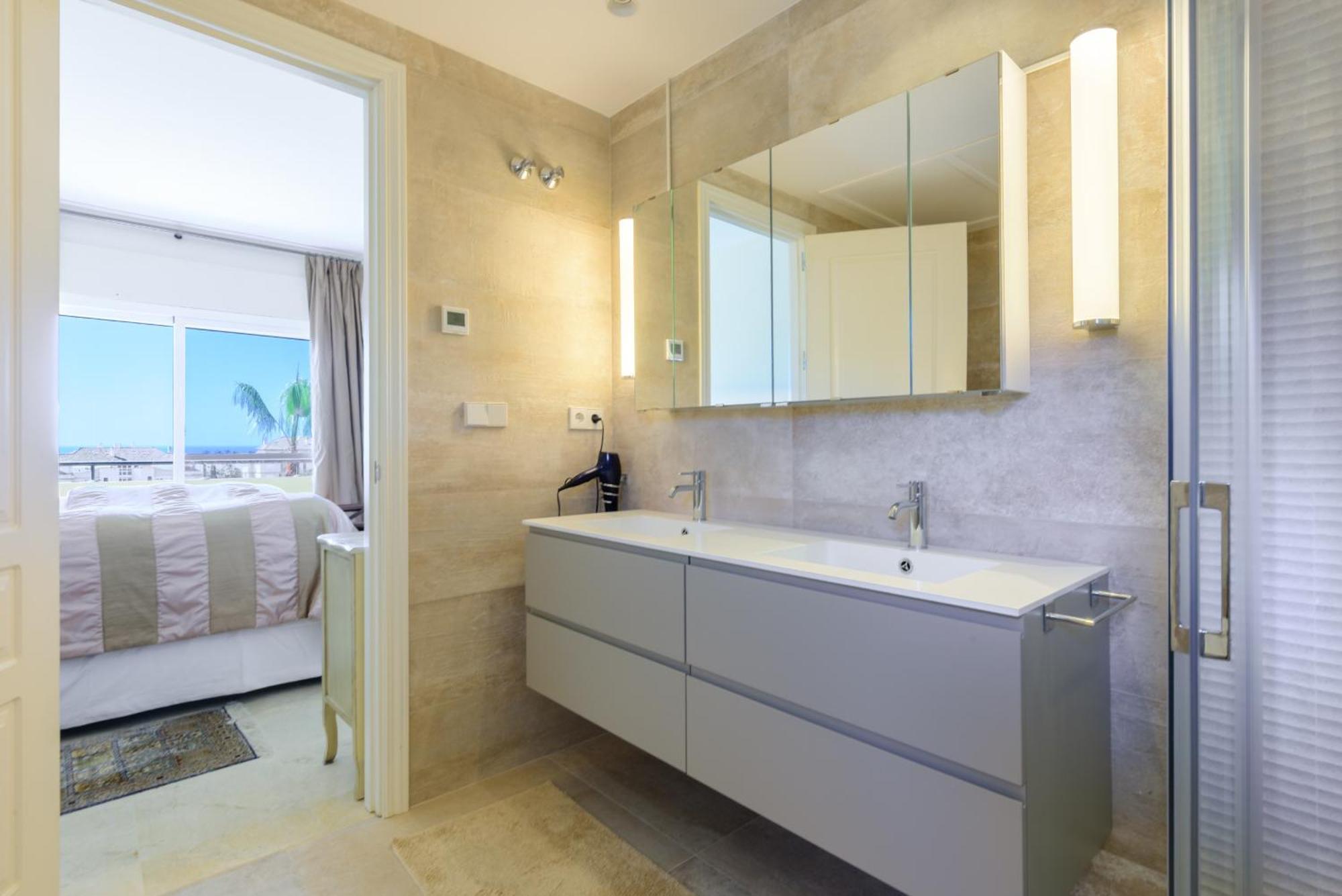 Elviria Hills Penthouse - Idyllic Golf & Sea View Oasis In