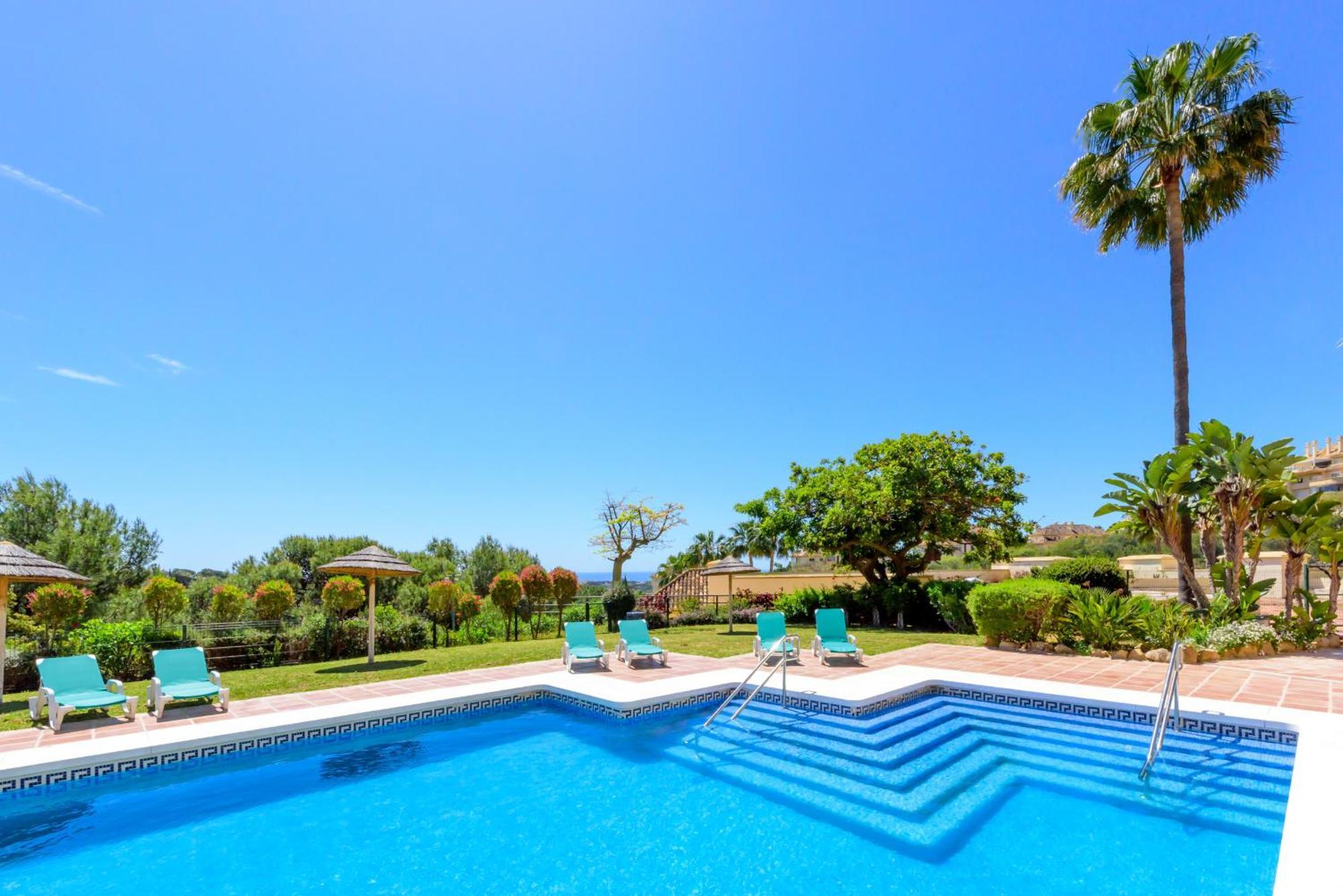 Elviria Hills Penthouse - Idyllic Golf & Sea View Oasis In Appartement Marbellac