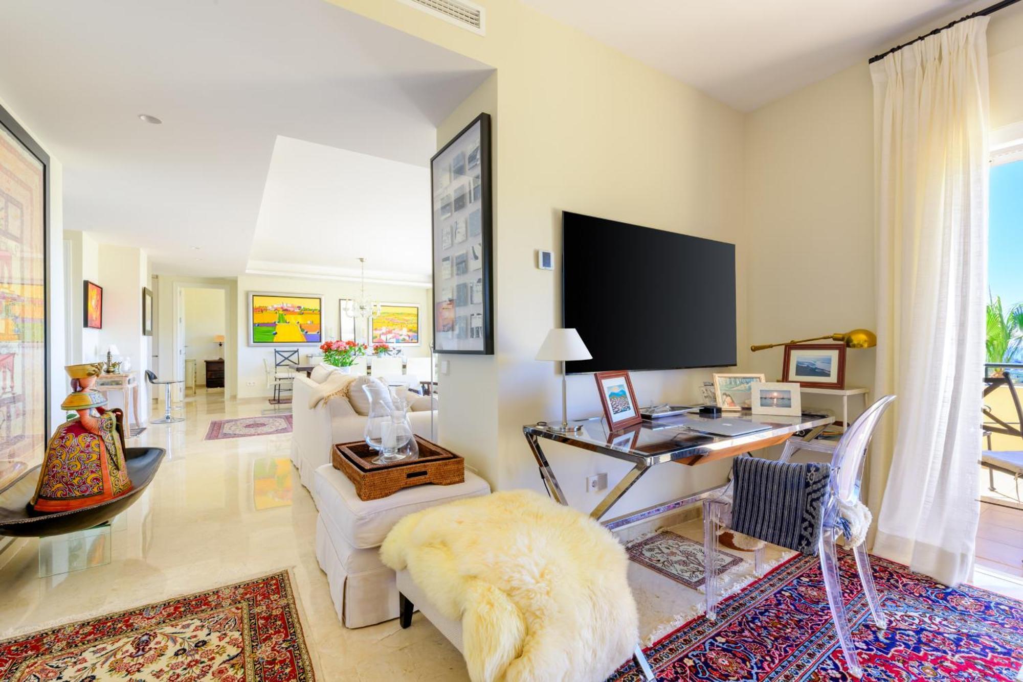 Elviria Hills Penthouse - Idyllic Golf & Sea View Oasis In *