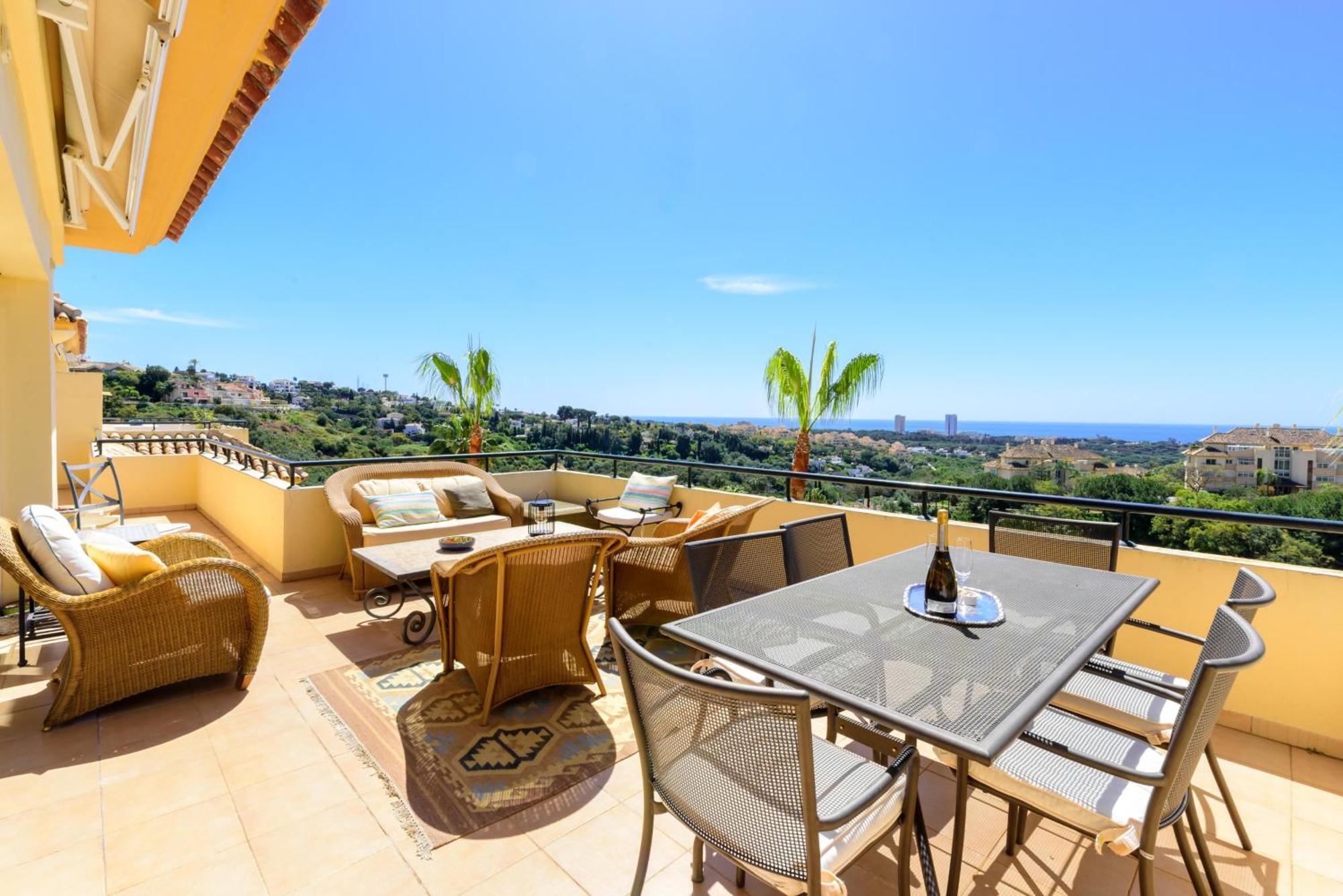 Elviria Hills Penthouse - Idyllic Golf & Sea View Oasis In Marbellac