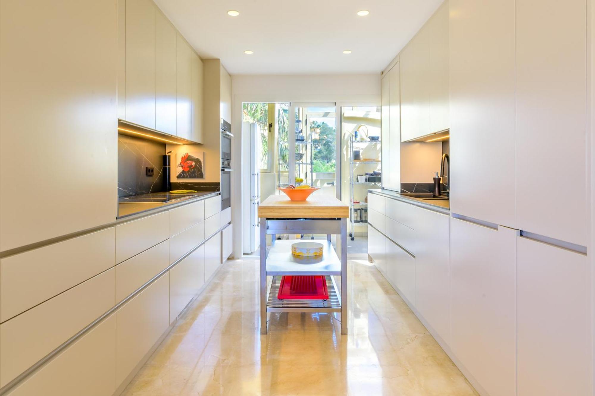 Elviria Hills Penthouse - Idyllic Golf & Sea View Oasis In