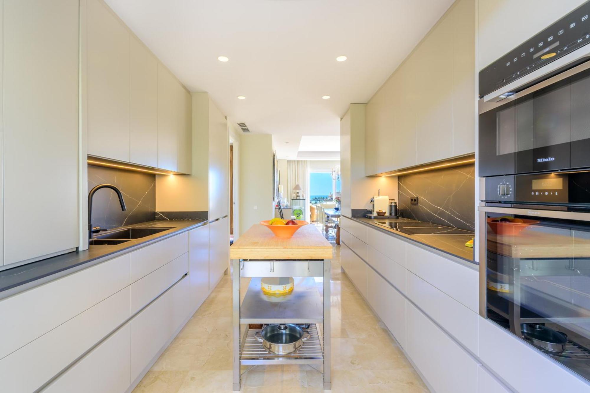 Elviria Hills Penthouse - Idyllic Golf & Sea View Oasis In *